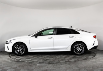 Подержанный автомобиль Kia K5 2020 года (12 фото)