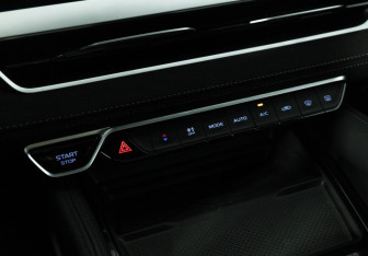 Подержанный автомобиль Geely Monjaro 2024 года (22 фото)