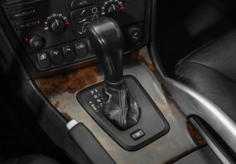 Подержанный автомобиль Volvo XC70 2006 года (15 фото)