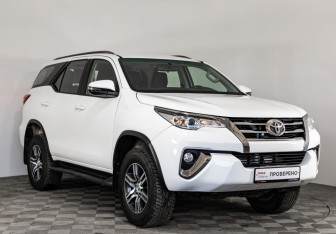 Подержанный автомобиль Toyota Fortuner 2019 года (3 фото)