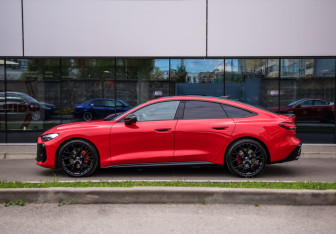 Подержанный автомобиль Audi A5 Liftback 2025 года (10 фото)