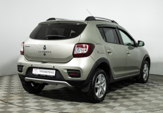 Подержанный автомобиль Renault Sandero 2015 года (5 фото)