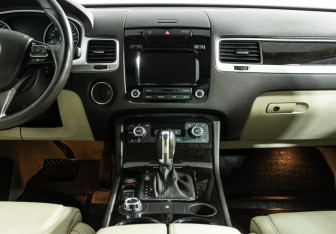 Подержанный автомобиль Volkswagen Touareg 2012 года (13 фото)