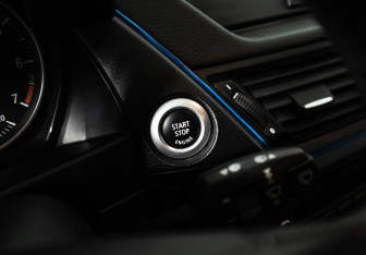 Подержанный автомобиль BMW X1 2014 года (17 фото)