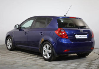 Подержанный автомобиль Kia Ceed Hatchback 2007 года (7 фото)