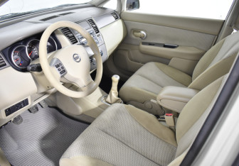 Подержанный автомобиль Nissan Tiida Hatchback 2007 года (9 фото)