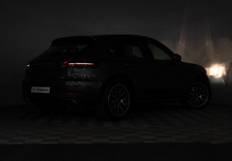 Подержанный автомобиль Porsche Macan 2017 года (27 фото)