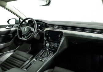 Подержанный автомобиль Volkswagen Passat Sedan 2017 года (9 фото)