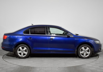 Подержанный автомобиль Volkswagen Jetta Sedan 2014 года (4 фото)