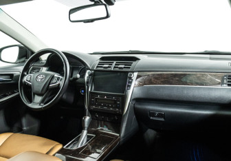 Подержанный автомобиль Toyota Camry Sedan 2016 года (9 фото)