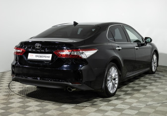 Подержанный автомобиль Toyota Camry Sedan 2020 года (5 фото)