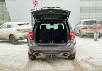 Подержанный автомобиль Ford Explorer 2018 года (7 фото)