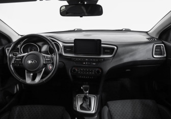 Подержанный автомобиль Kia Ceed Wagon 2019 года (10 фото)