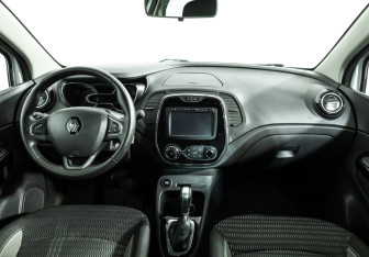 Подержанный автомобиль Renault Kaptur 2017 года (13 фото)