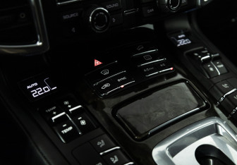 Подержанный автомобиль Porsche Cayenne 2015 года (23 фото)