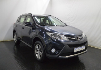 Подержанный автомобиль Toyota RAV4 2015 года (3 фото)
