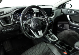 Подержанный автомобиль Kia Ceed Wagon 2020 года (11 фото)