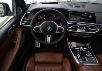 Подержанный автомобиль BMW X5 2021 года (13 фото)
