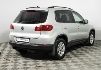 Подержанный автомобиль Volkswagen Tiguan 2013 года (8 фото)