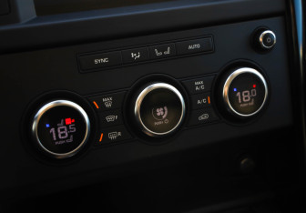 Подержанный автомобиль Land Rover Discovery 2017 года (18 фото)