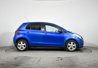 Подержанный автомобиль Toyota Yaris Hatchback 2007 года (4 фото)