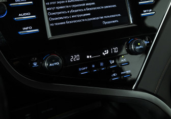 Подержанный автомобиль Toyota Camry Sedan 2019 года (17 фото)