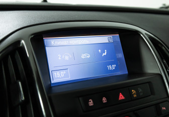 Подержанный автомобиль Opel Astra Hatchback 2012 года (16 фото)