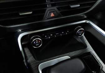 Подержанный автомобиль Geely Tugella 2023 года (20 фото)