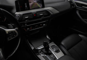 Подержанный автомобиль BMW X3 2018 года (23 фото)