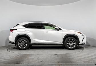 Подержанный автомобиль Lexus NX 2017 года (4 фото)