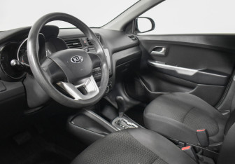 Подержанный автомобиль Kia Rio Hatchback 2014 года (9 фото)