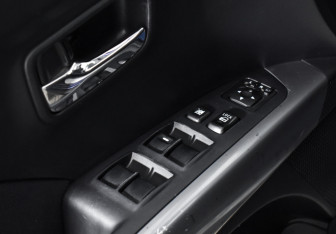 Подержанный автомобиль Mitsubishi Outlander 2008 года (10 фото)