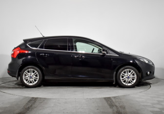 Подержанный автомобиль Ford Focus Hatchback 2014 года (4 фото)