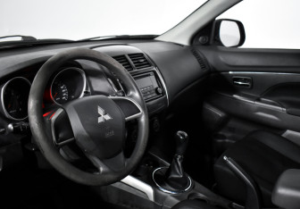 Подержанный автомобиль Mitsubishi ASX 2013 года (9 фото)