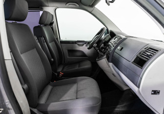 Подержанный автомобиль Volkswagen Caravelle 2014 года (18 фото)