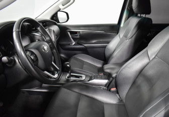 Подержанный автомобиль Toyota Fortuner 2021 года (10 фото)