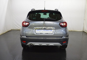 Подержанный автомобиль Renault Kaptur 2017 года (6 фото)