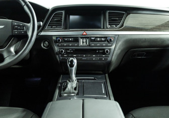 Подержанный автомобиль Hyundai Genesis 2015 года (14 фото)