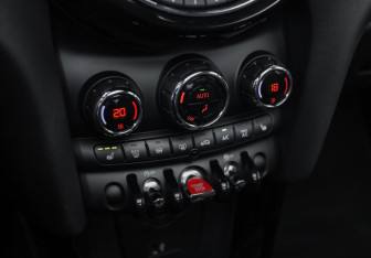 Подержанный автомобиль MINI Hatch 2020 года (20 фото)