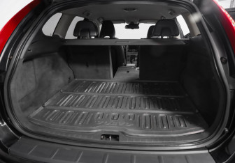 Подержанный автомобиль Volvo XC60 2012 года (25 фото)