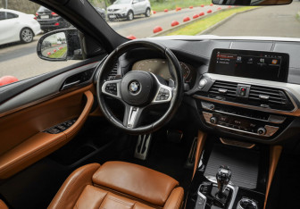 Подержанный автомобиль BMW X4 2020 года (13 фото)