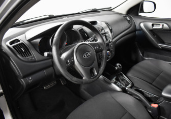 Подержанный автомобиль Kia Cerato Sedan 2011 года (9 фото)