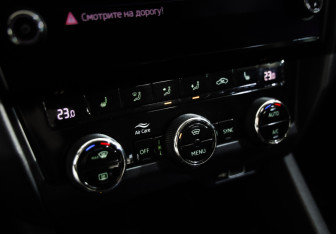 Подержанный автомобиль Skoda Octavia Liftback 2018 года (13 фото)