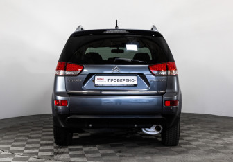 Подержанный автомобиль Citroen C-Crosser 2008 года (6 фото)