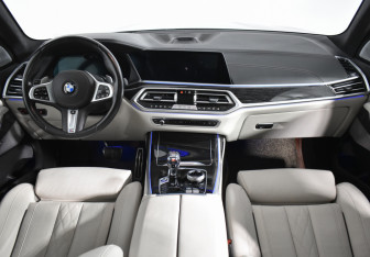 Подержанный автомобиль BMW X7 2021 года (14 фото)