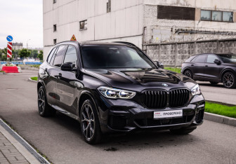 Подержанный автомобиль BMW X5 2021 года (5 фото)