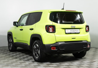 Подержанный автомобиль Jeep Renegade 2018 года (7 фото)