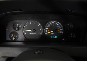 Подержанный автомобиль Jeep Grand Cherokee 2004 года (13 фото)