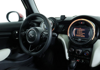 Подержанный автомобиль MINI Hatch 2017 года (11 фото)