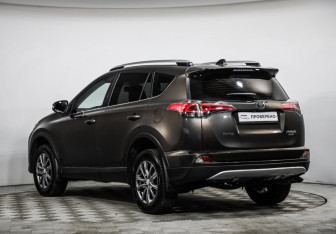 Подержанный автомобиль Toyota RAV4 2019 года (7 фото)